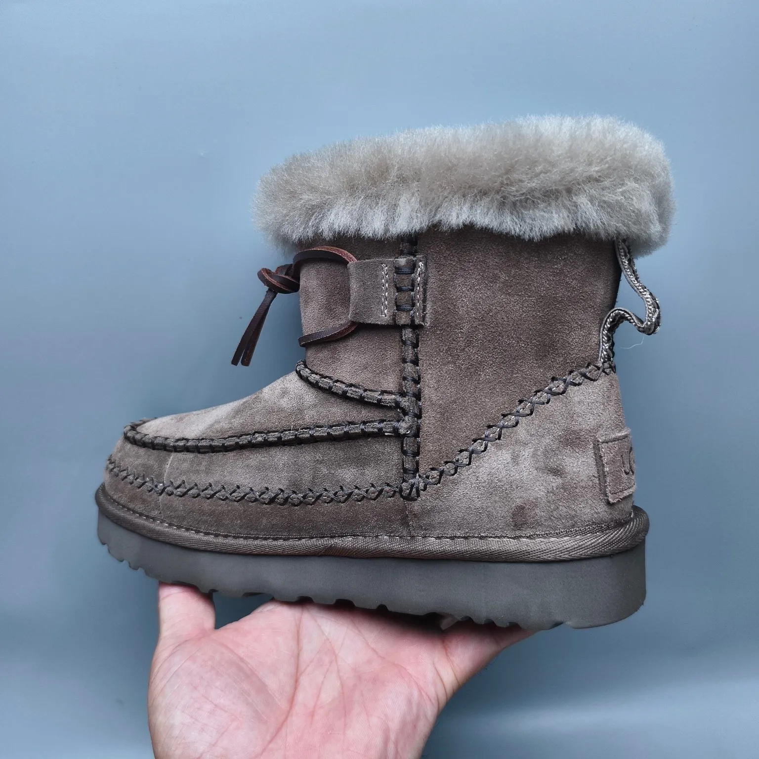 💰560 UGG sheepskin all-in-one snow boots 8251 mid-top braided casual shoes Color: maroon antelope brown Matching size: 35-40